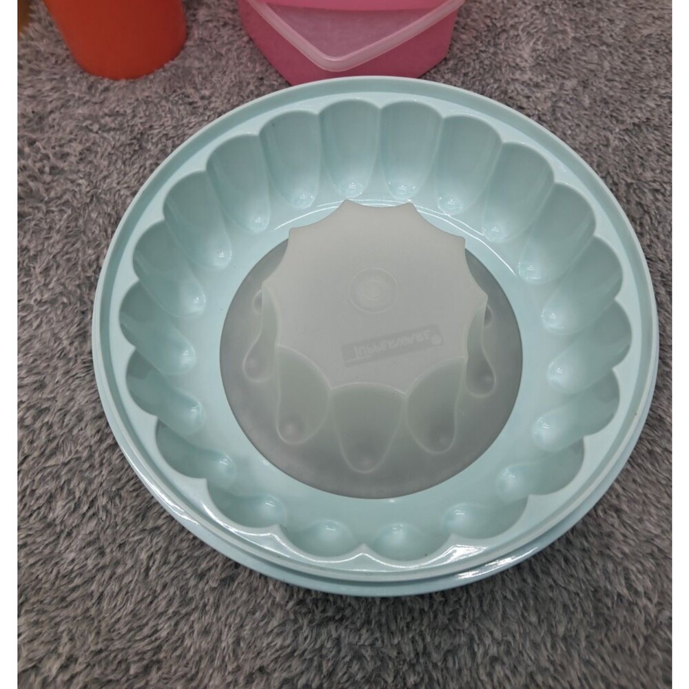 Mixed Lot of VTG Tupperware Containers Bowls Cups Lids Modular Mate Tray Bundt - Picture 3 of 16